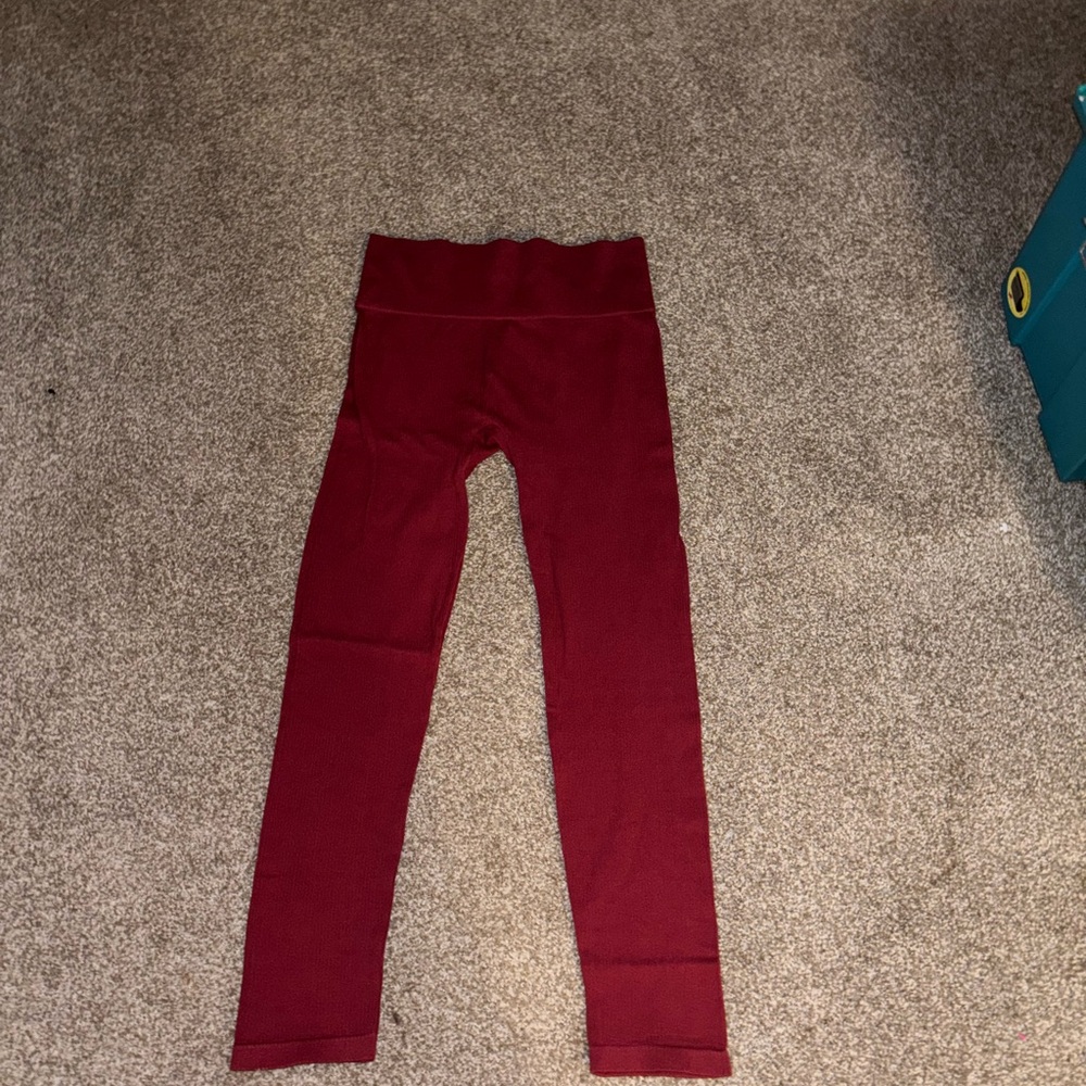 Leggings ( never worn ) 10$ each WILLING TO NEGOTIATE 🚨‼️